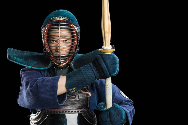 Porträt Eines Kendo Kämpfers Mit Shinai Bambusschwert Gedreht Studio Isoliert — Stockfoto