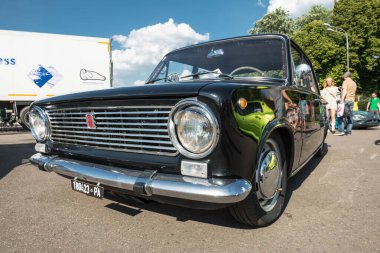 MOSCOW - 7 AUGust, 2016: Gorky Park spor ayakkabıları, dövme ustaları, grafiti ressamı, tasarımcılar, DJ 'ler, dükkanlar ve oto akortçular ile Gençlik Festivali Yüzleri.