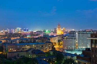MOSCOW, RUSSIA - 14 Temmuz 2016 Moskova 'daki Kutuzovsky Bulvarı' ndan gece görüşü. Rusya Federasyonu Dışişleri Bakanlığı ortada.