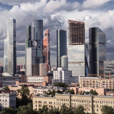 MOSCOW, RUSSIA - Temmuz 05, 2016: Kutuzovsky Bulvarı 'ndan Moskova City veya Moskova Uluslararası İş Merkezi' ne bakış. 