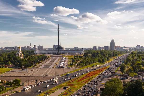 Moscow Russia Jule 2016 Triumphal Arch Kutuzov Avenue Moving Cars — Stock Photo, Image