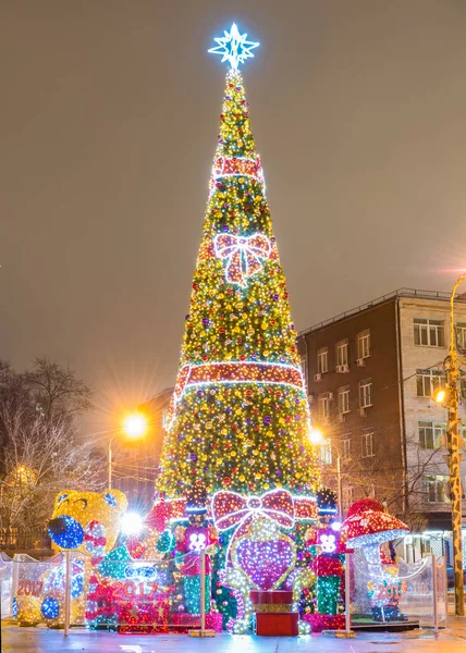 MOSCOW, Rusya - 24 ARALIK 2016: Noel ağacı