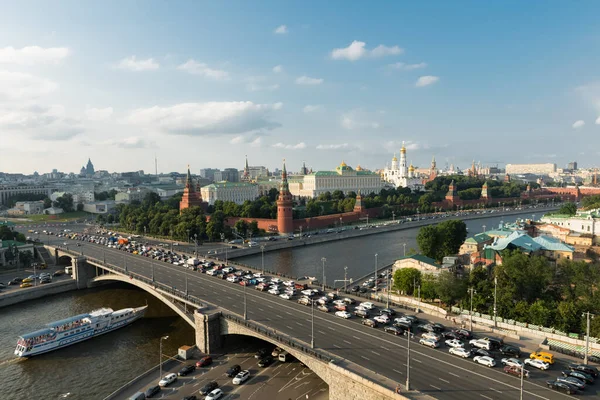 Moscow Russia Ağustos 2016 Moskova Kremlin Şehir Trafiği Manzarası — Stok fotoğraf