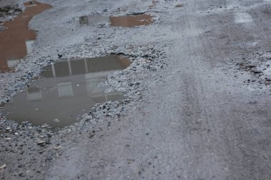 Farklı boyutta delikler