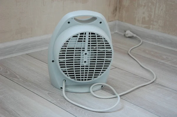 Eine Kompakte Elektroheizung Mit Ventilator Auf Dem Boden Raum — Stockfoto