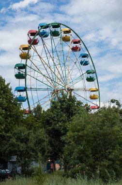 Görünümün parkta küçük bir tekerlek.