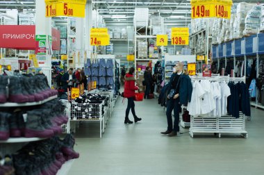 Kiev, Ukrayna - 28 Ocak, 2018 ': Incide Auchan alışveriş merkezi.