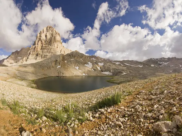 Lake in mountains with big rock in Turkey Aladaglar — Stock Photo, Image