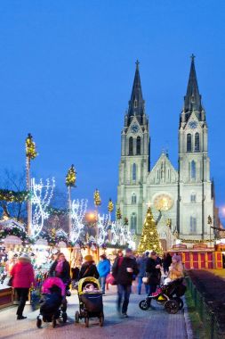 Çek Cumhuriyeti, Prag - 1 Kasım 2017: ünlü geleneksel Noel Pazar, Namesti Miru, Vinohrady semti, Prague, Çek Cumhuriyeti