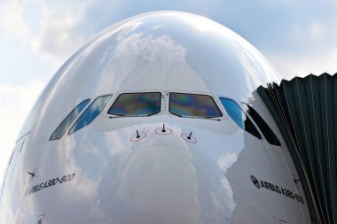 Airbus A380-800, Emirates, Vaclav Havel Uluslararası Havaalanı, Ruzyne, Çek Cumhuriyeti 