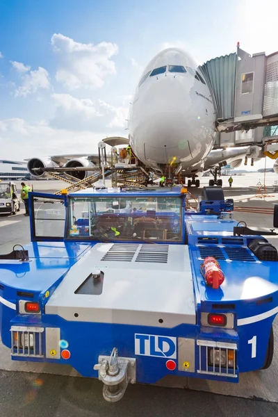 Airbus A380-800, Emirates, Vaclav Havel International airport, Ruzyne, República Checa —  Fotos de Stock