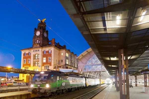 Wilson Gare principale, Prague, République tchèque - transports en commun — Photo
