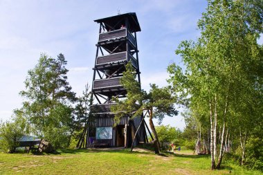 Lang watchtower 2001 yakınındaki Önen Svet Köyü, Central Bohemian region, Çek Cumhuriyeti 