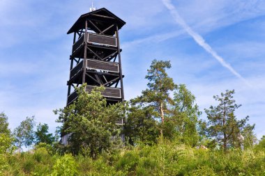 Lang watchtower 2001 yakınındaki Önen Svet Köyü, Central Bohemian region, Çek Cumhuriyeti 