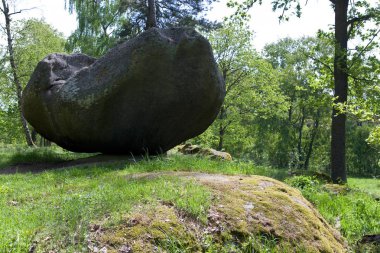 manzara pek çok Granit kayalar ile taş çağından, ruhsal hac yer, köy Petrovice - Husova kazatelna, Central Bohemian region, Çek Cumhuriyeti 