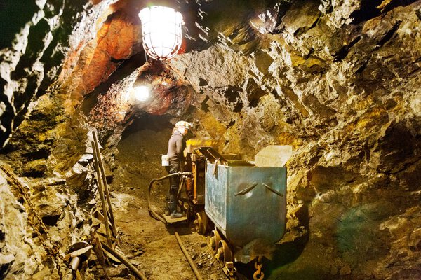 Старая железорудная шахта, шахта Хрустенице, Лоденице, Центрально-Чешская Республика - уникальные 84 подземных этажа
