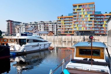  Prag Marina, liman Holesovice, Liben Adası, Praha, Ceska Sırp Prag, Çek Cumhuriyeti. Eski nehir Limanı Amerikanlar nehir ve yeni yerleşim alanı üzerinde.