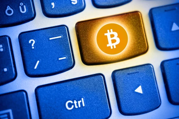 Virtual money Bitcoin cryptocurrency - Bitcoins accepted here — Stock Photo, Image