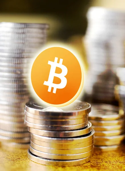 Virtual money Bitcoin cryptocurrency - Bitcoins accepted here — Stock Photo, Image