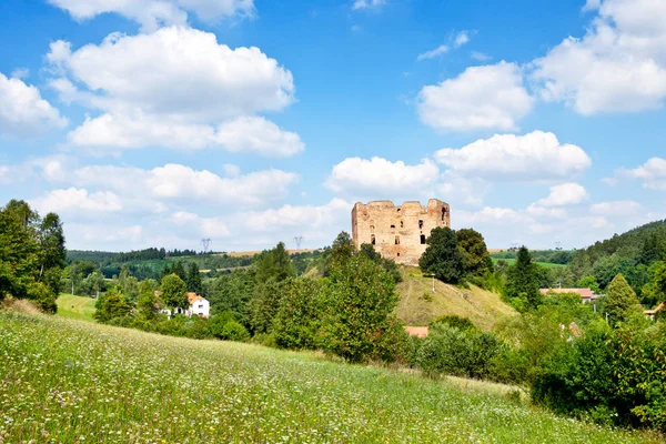 Gotyckiego zamku Krakovec, od 1383 w pobliżu Rakovnik, Republika Czeska — Zdjęcie stockowe