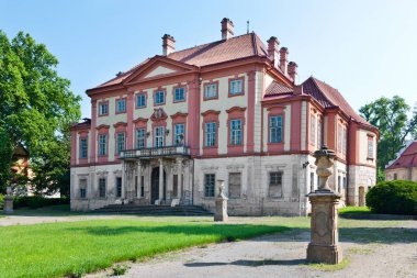 Çek Cumhuriyeti, Libechov - 27 Nisan 2016: Barok Libechov castle yakınındaki Melnik, Merkezi Bohemia, Çek Cumhuriyeti