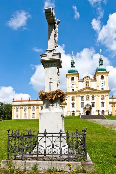 REPÚBLICA CHECA, SVATY KOPECEK - 9 de maio de 2016: Holly Hill, A Igreja da Visitação da Virgem Maria, cidade Olomouc, República Checa. Em 1995, visitado pelo Papa Jan Paul II . — Fotografia de Stock