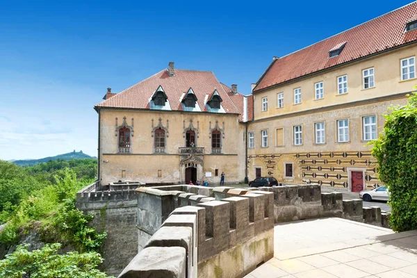 Renaissance castle Hruba Skala, region Czech Paradise, Czech republic. Famous cultural landmark and hotel. — Stock Photo, Image