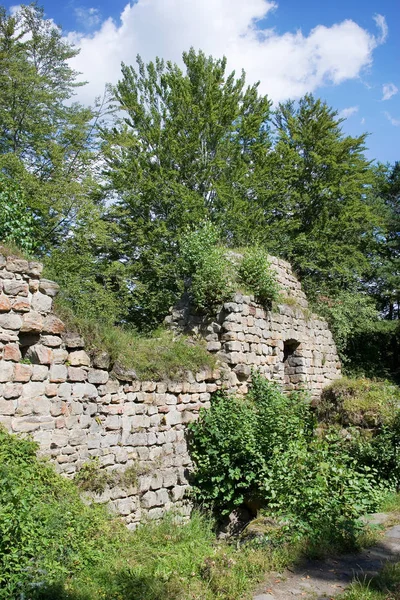 Ruïnes van gotische burcht Zbirohy uit de 14e eeuw, Boheems Paradijs regio, Tsjechië — Stockfoto