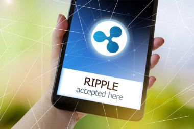 sanal para cryptocurrency bir el - dalgalanma (Xrp) smartphone ekranında burada kabul