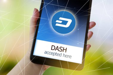 sanal para cryptocurrency bir el - Dash smartphone ekranında burada kabul