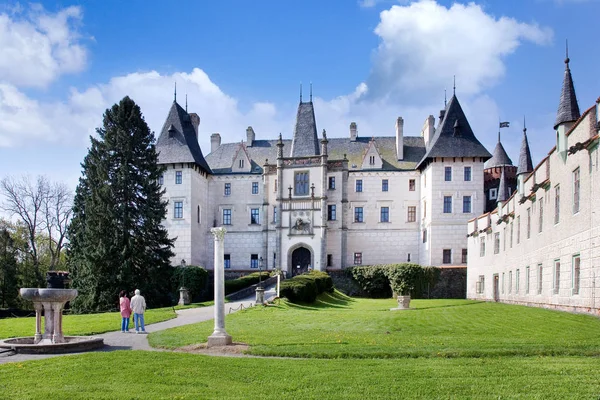 Castello rinascimentale Zleby vicino alla città Caslav, Boemia centrale, Repubblica Ceca — Foto Stock