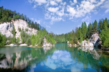 kireçtaşı Adrszpach kaya şehir ve taş ocağı Gölü - Adrszpach Milli Parkı - Teplice rocks, East Bohemia, Çek Cumhuriyeti
