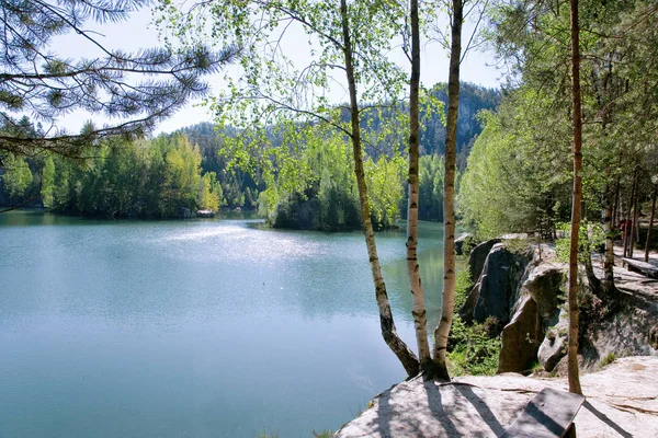 Calcário Cidade de rocha de Adrspach e lago de pedreira - Parque nacional de Adrspach - Rochas Teplice, Boêmia Oriental, República Checa — Fotografia de Stock