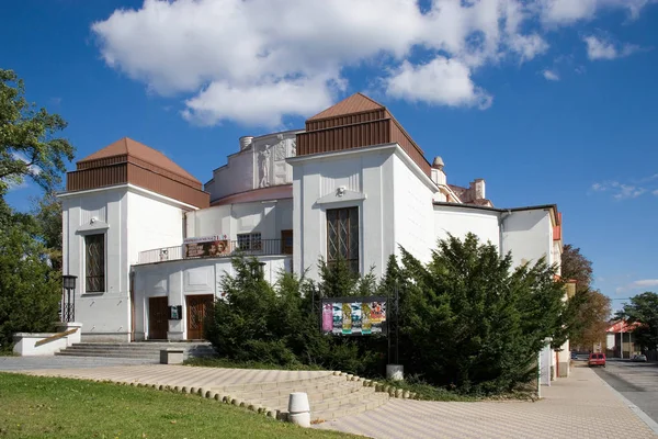 Městské divadlo, historické centrum města z města Kladno, Střední Čechy, Česká republika — Stock fotografie