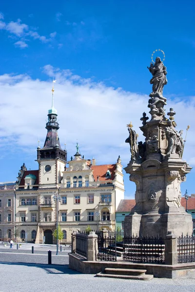 Town hall and Marian column from 1739, historical town center of town Kladno, Central Bohemia, Czech republic — Stock Photo, Image