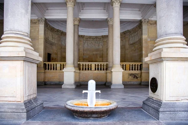 Mill colonnade in spa town Karlovy Vary, West Bohemia, Czech republic — Stock Photo, Image