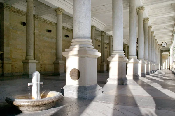 Mill colonnade in spa town Karlovy Vary, West Bohemia, Czech republic — Stock Photo, Image