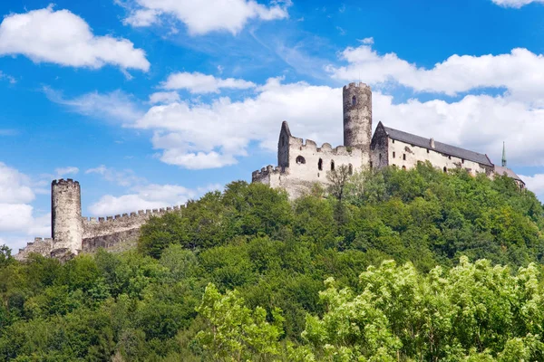 Średniowieczny zamek gotycki doszło z 1264, Liberec region, Północne, Republika Czeska — Zdjęcie stockowe