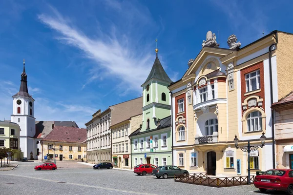 Gran plaza, Kraliky ciudad, Bohemia Oriental, República Checa — Foto de Stock