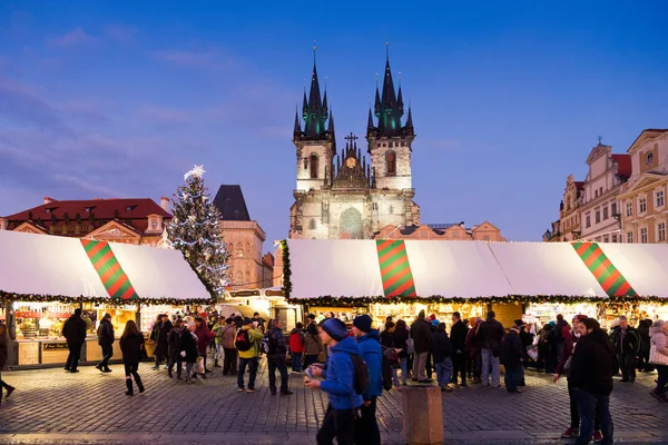 Altstadtplatz, Weihnachtsmarkt in Prag (Unesco), Tschechische Republik — Stockfoto