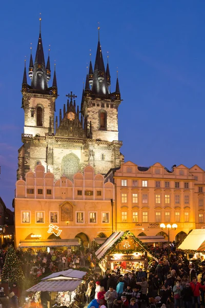 Praça da Cidade Velha, mercado de Natal em Praga (UNESCO), República Checa — Fotografia de Stock