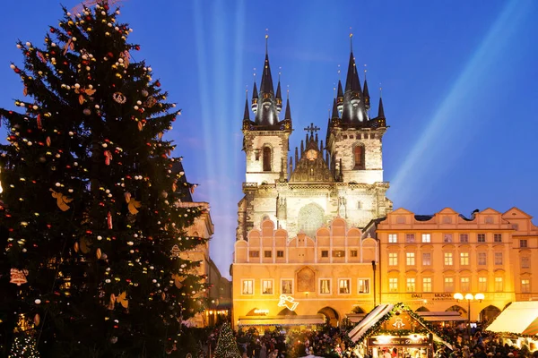 Praça da Cidade Velha, mercado de Natal em Praga (UNESCO), República Checa — Fotografia de Stock