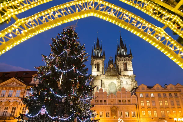 Praça da Cidade Velha, mercado de Natal em Praga (UNESCO), República Checa — Fotografia de Stock