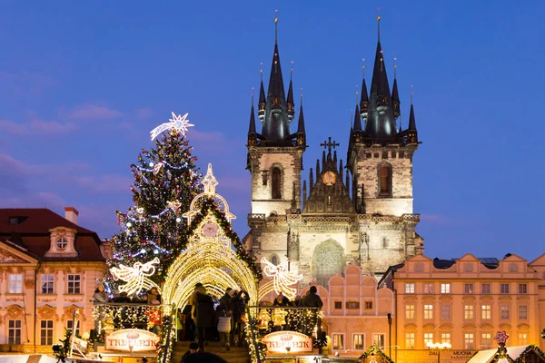 Torget i Gamla Stan, Julmarknad i Prag (Unesco), Tjeckien — Stockfoto