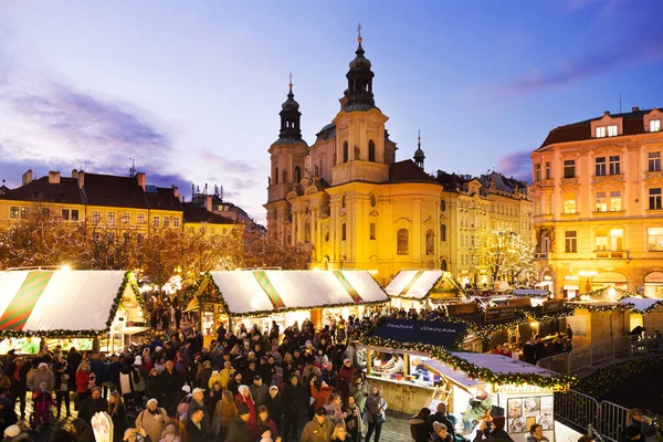 Altstadtplatz, Weihnachtsmarkt in Prag (Unesco), Tschechische Republik — Stockfoto