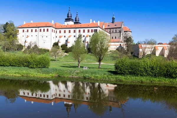 Hrad s muzeem, bazilika St. Prokopa a kláštera, města Třebíč (Unesco, nejstarší osídlení středověku žid komunity ve střední Evropě), Morava, Česká republika, Evropa — Stock fotografie