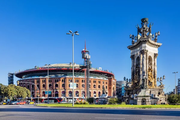 Fuente de la Plaza de Espana, Plaza de Espana (площадь Испании), Барселона, Испания — стоковое фото