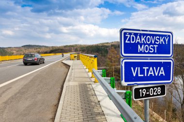 Zdakovsky köprüsü, Orlik baraj deposu, Güney Bohemya, Çek Cumhuriyeti