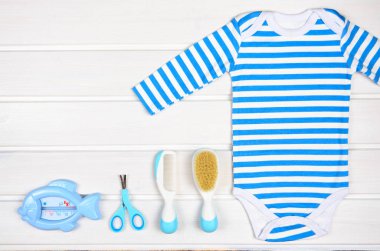 Bebek aksesuar beyaz arka plan ağaç