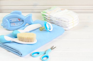 Bebek aksesuar beyaz arka plan ağaç